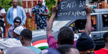 Ingiliz-Emeklilerinden-Hukumete-Protesto-8220Gecinemiyoruz8221-featured