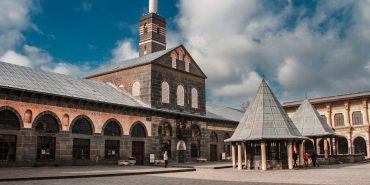 Diyarbakir-Newroz8217u-Yuz-Binleri-Agirladi-Ozgurluk-ve-Demokrasi-Talebi-featured