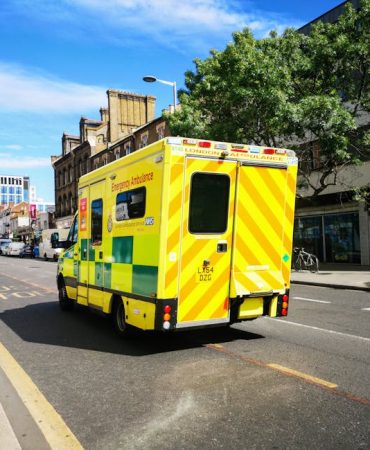 Londra8217da-Yahudi-Mahallesinde-Iki-Ambulans-Kundaklandi-featured