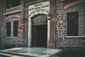 Iran8217dan-Trump8217in-Tehditlerine-Sert-Cikis-Sivil-Hedeflere-Yikici-Misilleme-Uyarisi-featured